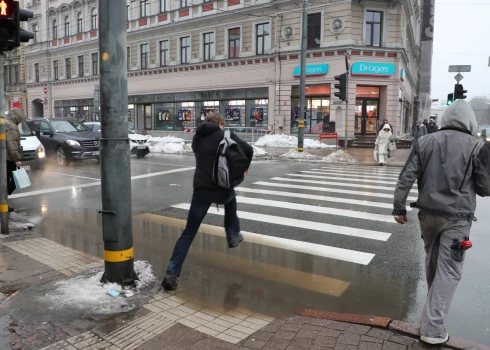 После рождественских праздников ожидается следующая волна травм. (Фото: LETA)