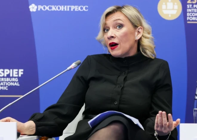 “Kuces dēls!” Zaharova ministrijas preses konferencē ļauj vaļu emocijām par Zelenski