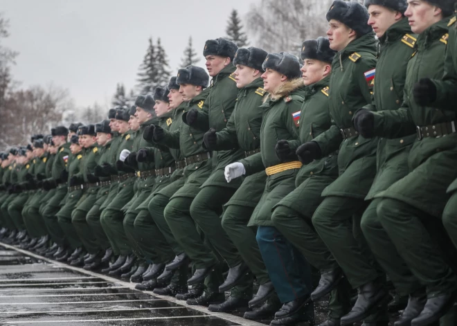 Krievijā skolās ievieš militāro apmācību