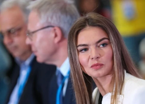 Sarukuši Putina iespējamās bērnu mātes Alīnas Kabajevas ienākumi