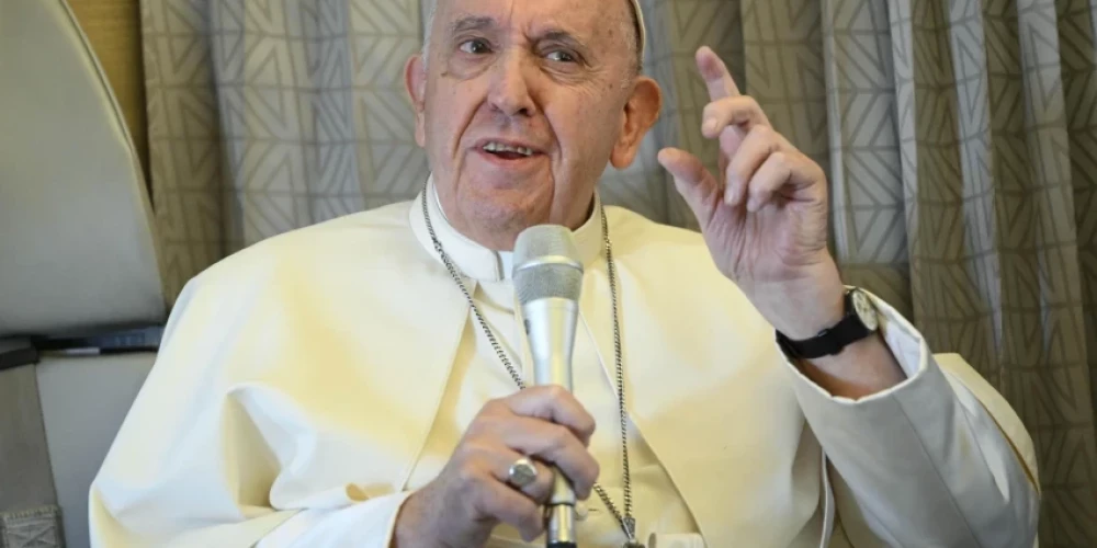   Папа римский в рождественском послании призвал остановить бессмысленную войну в Украине