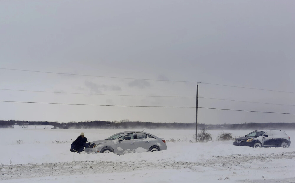 Bīstami pat uzturēties ārā - sniega vētrā ASV un Kanādā dzīvību zaudējuši jau 38 cilvēki