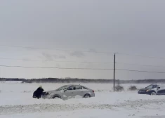 Американцы застревают на дорогах, а также у себя в домах.