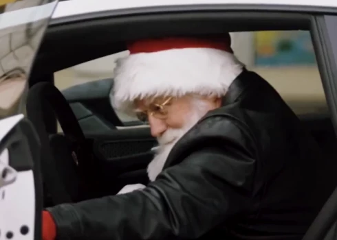 Суперкар вместо саней: Lamborghini создал спецавто для Санта-Клауса