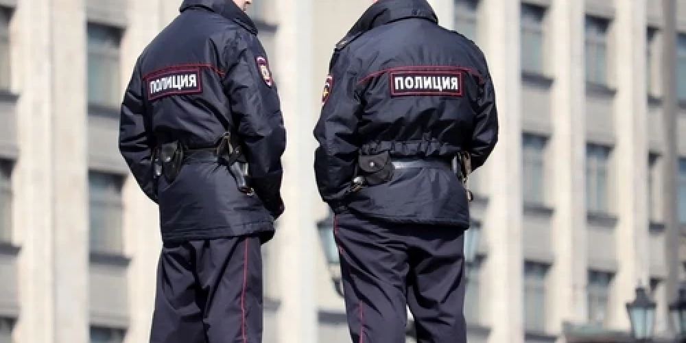 В Москве полицейского, которого заподозрили в изнасиловании и пытках девушки, оставили на свободе