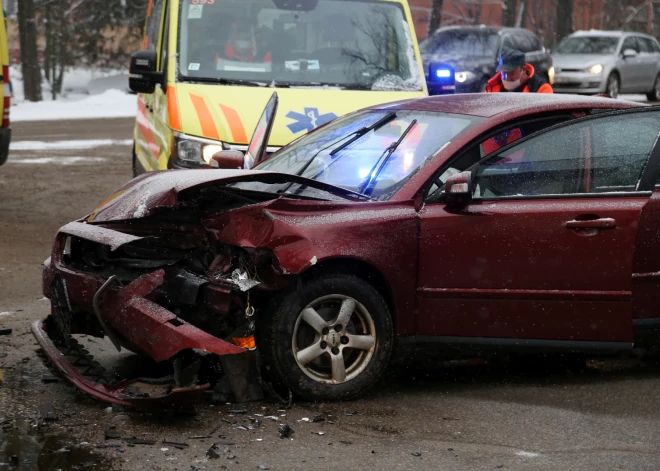 Kuri ir "melnie punkti" ceļu satiksmē? Bīstamākajos ik gadu reģistrē ap 100 avāriju