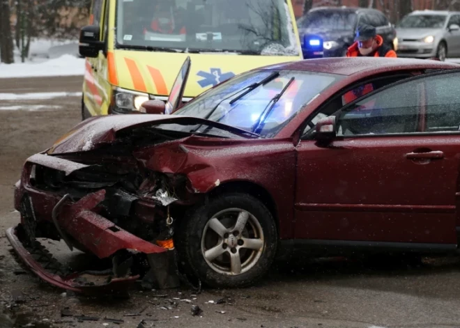 Названы самые опасные "точки" на дорогах Латвии - на некоторых из них ежегодно происходит свыше 100 ДТП