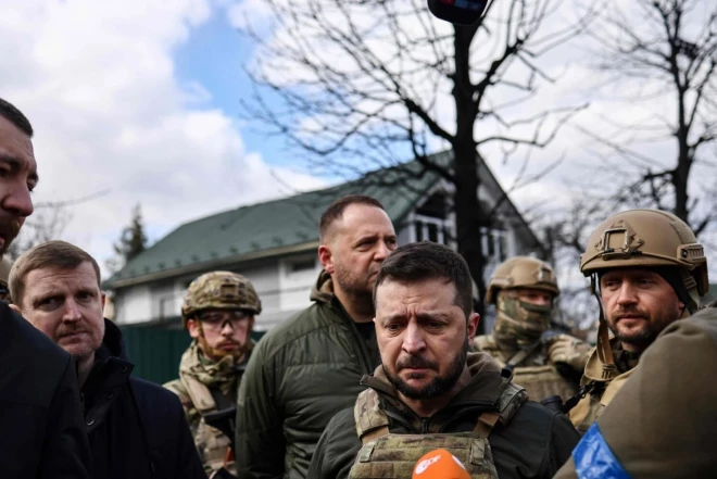 Ukrainas prezidents Volodimirs Zelenskis apmeklē Buču.