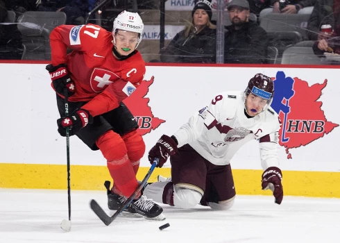 Latvijas U-20 hokejisti nenosargā pārsvaru un pēcspēles metienu sērijā zaudē Šveicei