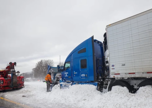  Bufalo pilsēta, kas atrodas Ēri apgabalā, vēl arvien bija neizbraucama.