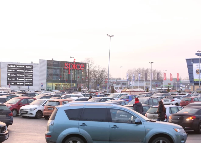 Ассоциация страховщиков: хотите избежать неприятностей - не паркуйтесь вплотную ко входу в торговый центр