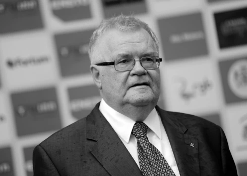 Igaunijas premjers Edgars Savisārs miris 2022. gada 29. decembrī.