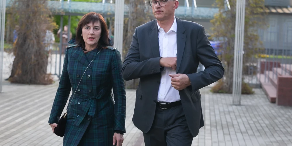 2022. gada pēdējās dienās sev iespaidīgu algas pielikumu sarūpējusi gan pašreizējā Jūrmalas domes priekšsēdētāja Rita Sproģe, gan viņas priekštecis, tagad - viņas padomnieks Gatis Truksnis.