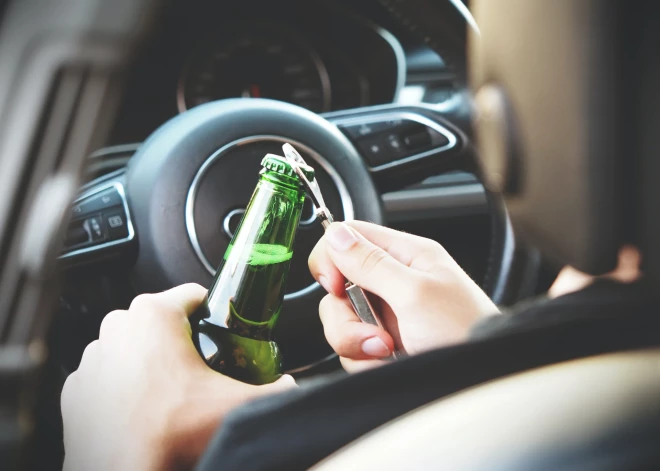 Dzērājšoferiem konfiscētos auto varēs nopirkt VID rīkotajās izsolēs