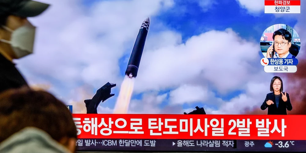 Ziemeļkoreja izšāvusi trīs ballistiskās raķetes
