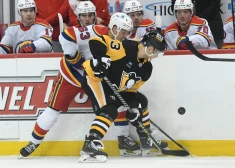 Bļugeram divas soda minūtes "Penguins" zaudējumā NHL spēlē