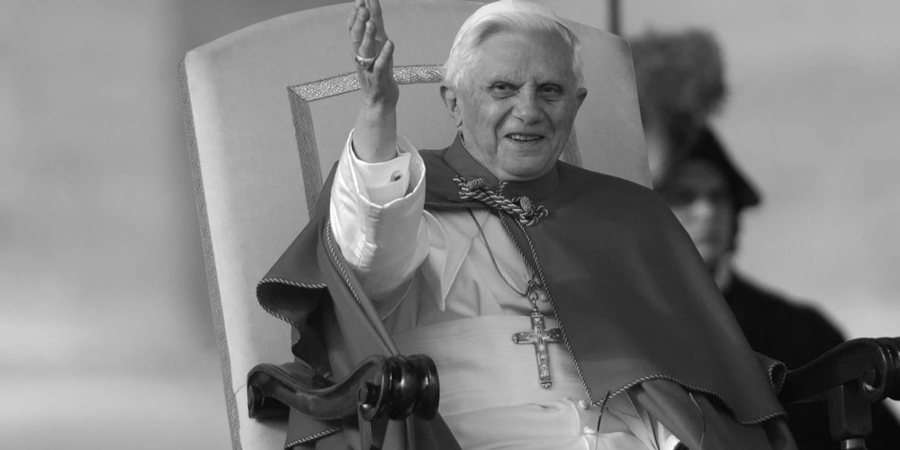 Mūžībā devies bijušais Romas pāvests Benedikts XVI
