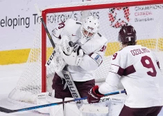Latvijas junioru hokeja izlase pasaules čempionātā par vietas saglabāšanu elites divīzijā cīnīsies ar Austriju