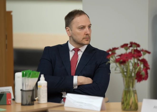 Politiķis Sandis Ģirģens ieskatījies basketbolista Valtera bijušajā sievā