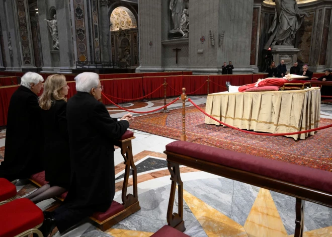 Церемония прощания с бывшим папой римским Бенедиктом XVI