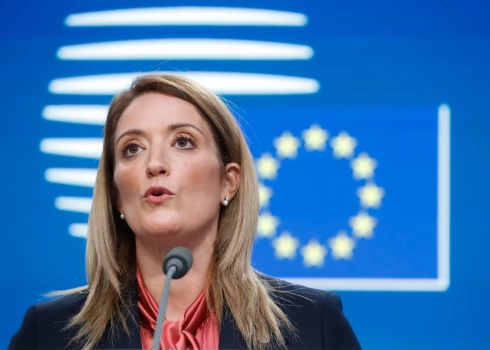 Metsola uzsāk procedūru divu EP deputātu imunitātes atcelšanai