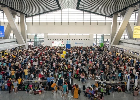 Kas notiek, kad lidostā pazūd elektrība? Pasažieri Filipīnās ierauti ļaunā murgā