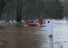 В Адажи Гауя подтопила частные дома. (Фото: Ādažu pašvaldības policija)