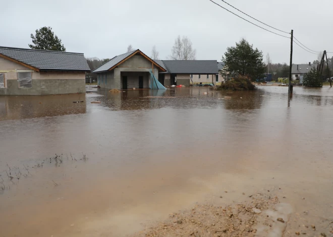 Скопления льда на Гауе сдвинулись к морю, уровень воды в реке упал