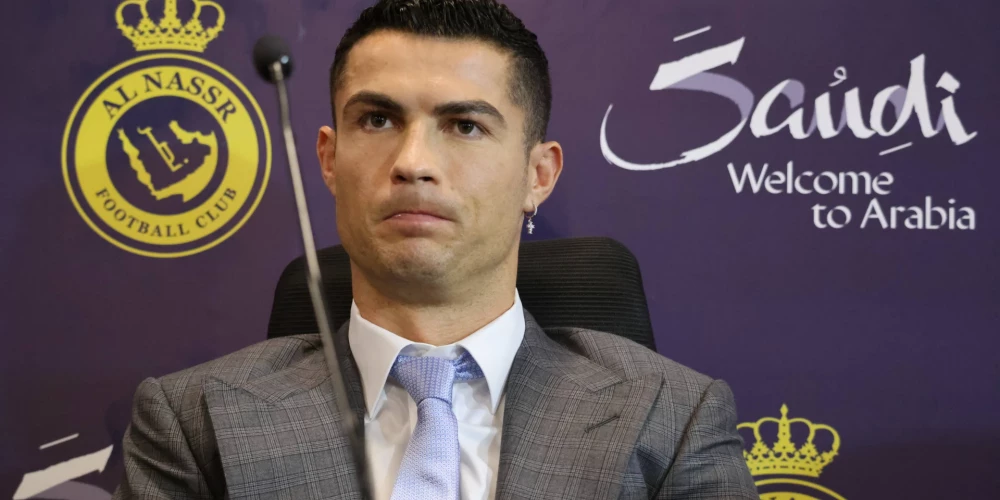 Krištianu Ronaldu preses konferencē sanācis pagalam muļķīgs misēklis.