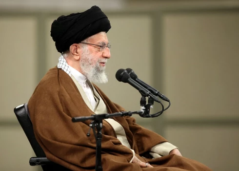 Irānas līderis: sievietes ar nepareizi sasietiem lakatiem nav nereliģiozas
