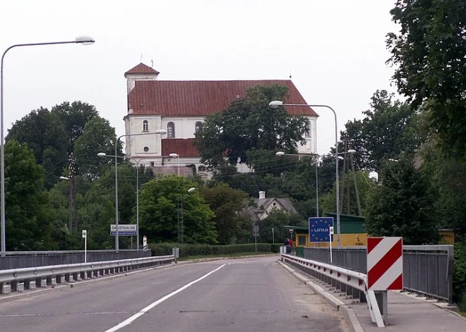 Iebraucot no Lietuvas Skaistkalnē, mēs uzreiz nokļūstam uz “varonīgā komjaunieša” Šroļa Kurmaņa vārdā nosauktās ielas.