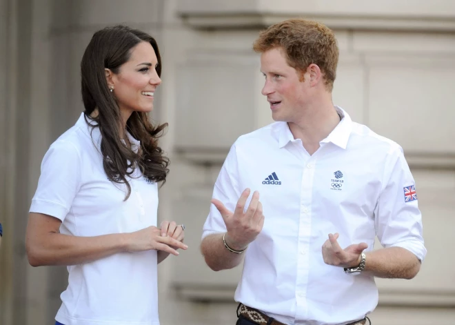 Tā bijusi princese Ketrīna, kas gribējusi, lai Harijs uz ballīti ģērbjas nacistu uniformā