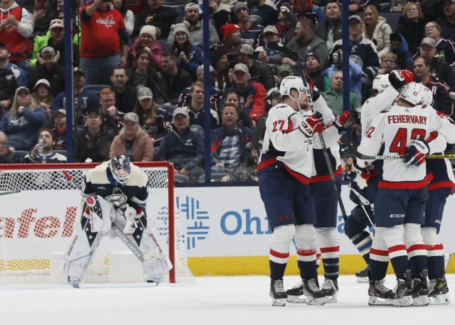 Merzļikins "Blue Jackets" vārtos atgriežas ar sešām ielaistām ripām; Bļugeram un "Penguins" turpinās zaudējumu sērija