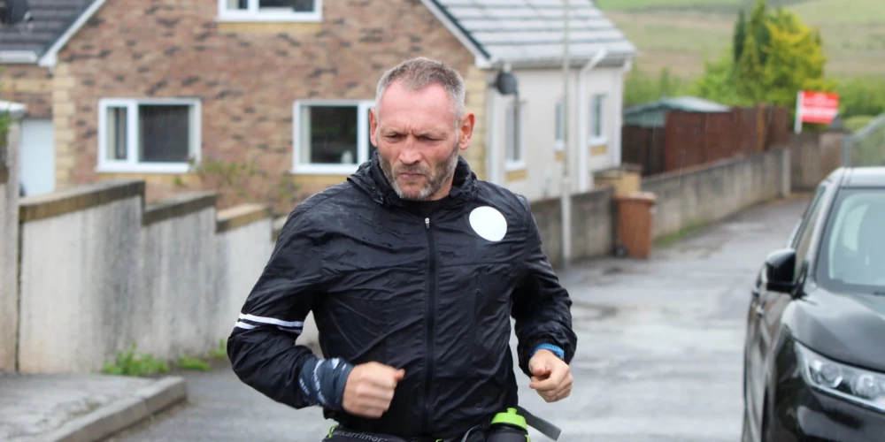 Brits vēža slimnieku atbalstam noskrien 365 maratonus 365 dienās