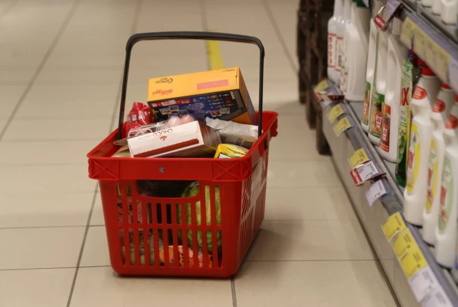 Cenu kāpums pārtikas veikalos rada nepatīkamas izjūtas.