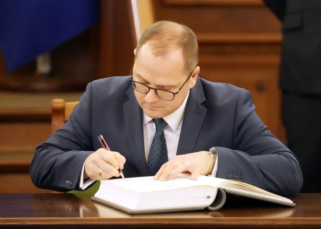Министр климата и энергетики Латвии все еще не получил допуска к гостайне
