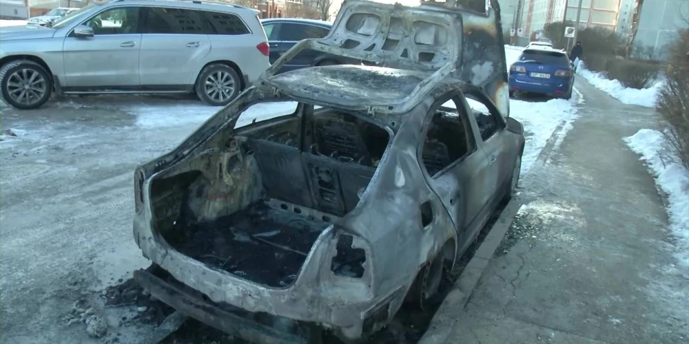 От транспортного средства остался лишь обгоревший каркас. (Фото: скриншот видео TV3)