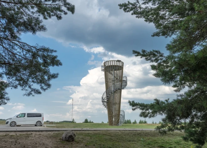 No skatu torņa Lietuvā nokritusi un gājusi bojā jauna sieviete