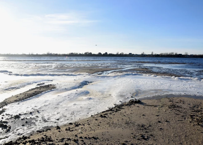 Pļaviņās Daugava ir pilna ar ledu, taču applūšana nedraud