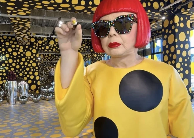 Японская художница Яеи Кусама распространилась по всему миру в виде скульптур и роботов