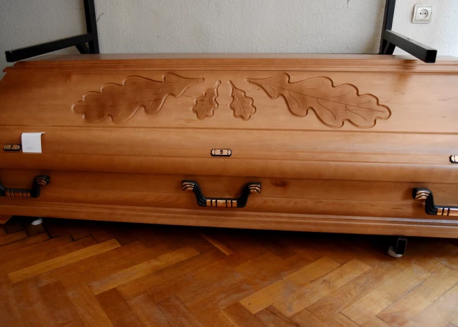 "Наша мама покоится с миром": близкие "потерянной" в морге женщины наконец нашли и похоронили ее