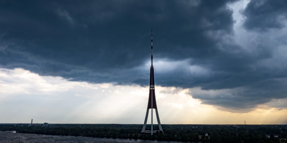 Днем по всей Латвии пропал интернет и мобильная связь: в чем была причина?