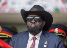 Publika redz, kā himnas laikā apslapinās Dienvidsudānas prezidents? Arestēt žurnālistus!