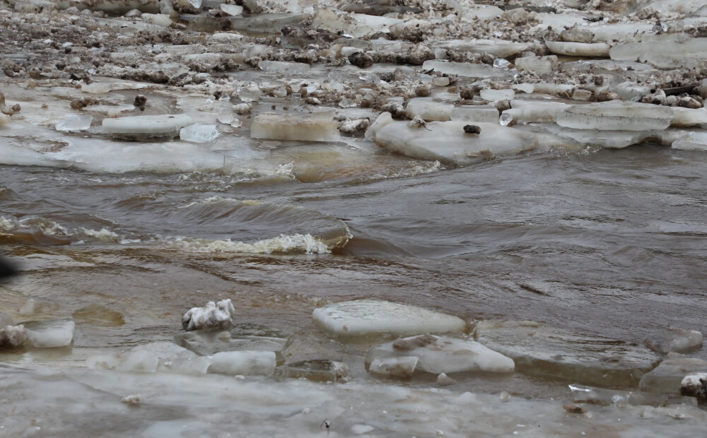 Ogres upes lejtecē - ledus krāvumi, Lielupē un Svētē ūdens līmenis krītas