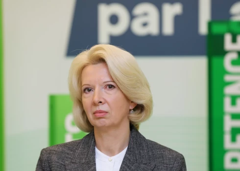 Aizsardzības ministre Ināra Mūrniece (NA).