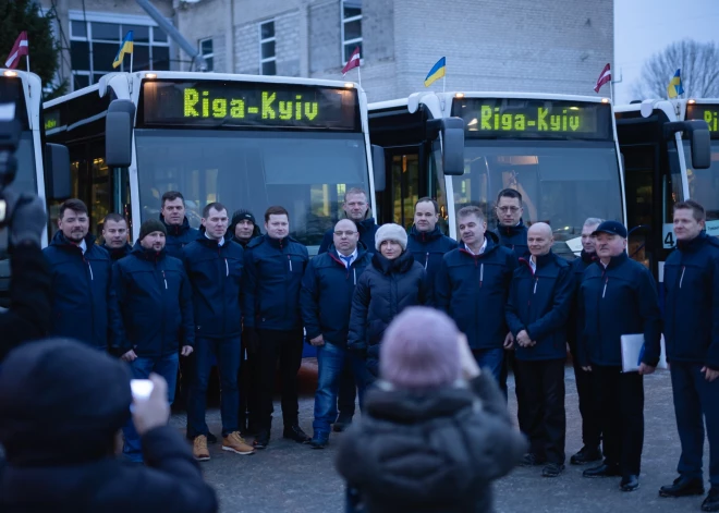 Uz Kijivu dodas desmit Rīgas dāvinātie autobusi