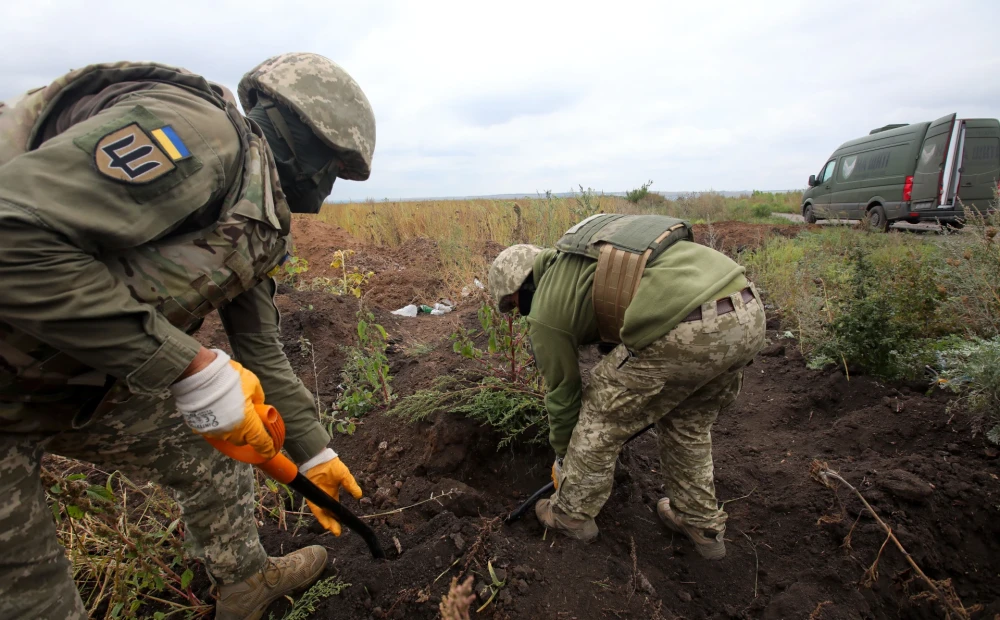 Ukrainsk soldat som samler inn lik av okkupanter deler ubehagelige kommentarer om russisk behandling