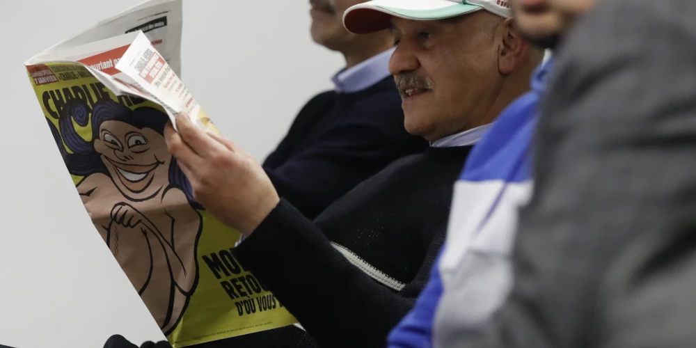 "Charlie Hebdo" atkal paņirgājas par Irānas līderi