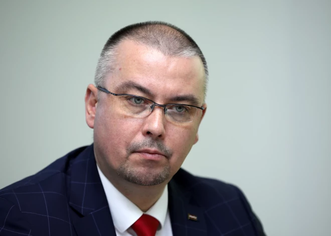 Кариньш значительно повысил зарплату Страуме. Сколько теперь будет получать главный борец с коррупцией?