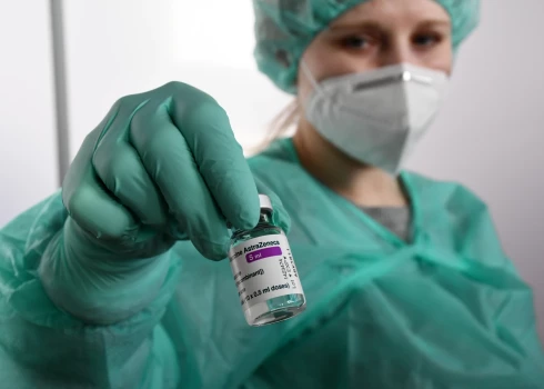 Infektoloģe nosauc biežāko komplikāciju pēc Covid-19 vakcīnas saņemšanas, kas redzama Eiropas datu sistēmā